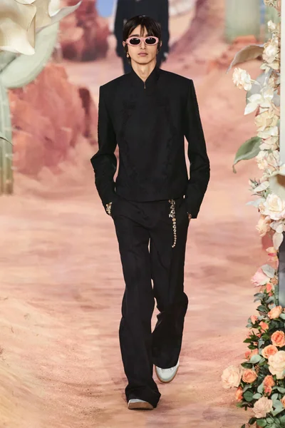 Look 7